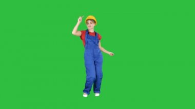 Tradeswoman dans eden inşaat düzgün giyimli kadın Chroma anahtar yeşil ekranda.