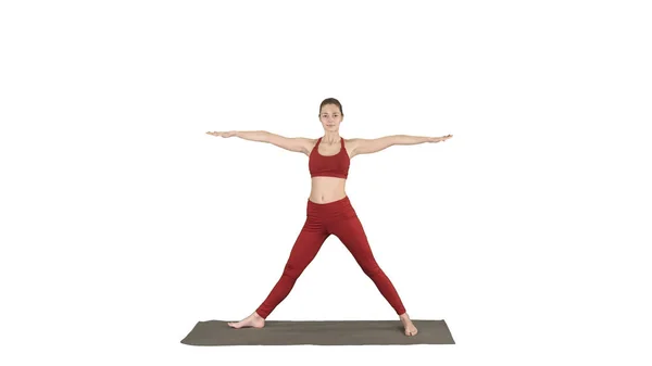 Mulher praticando ioga, de pé em exercício de ângulo lateral estendido, Utthita parsvakonasana pose no fundo branco . — Fotografia de Stock