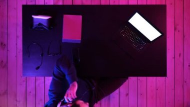 Profesyonel eSport Oyuncu Oyunları. Beyaz Görünüm.
