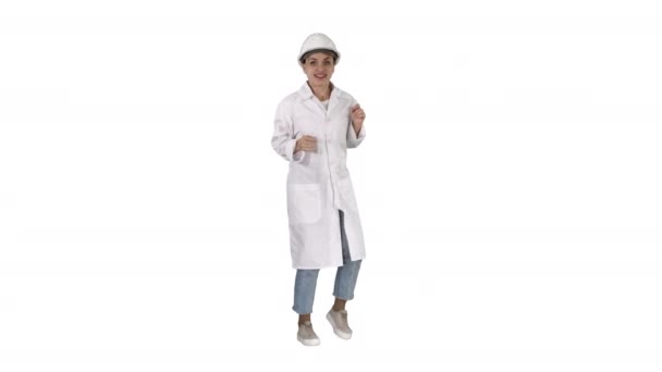 工程师女人在白色背景下以滑稽的方式跳舞. — 图库视频影像