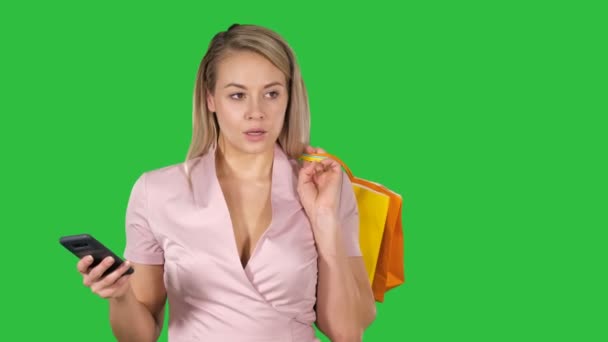 Medium Shot Shopping Woman Text Messaging Green Screen Chroma Key — Stock Video