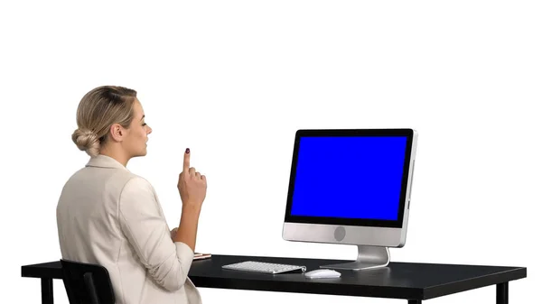 商业视频电话，有视频会议的女商人，白色背景。蓝屏模特儿展示. — 图库照片