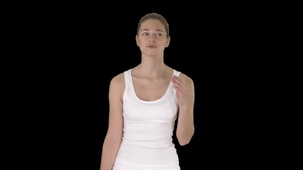 Preciosa chica vestida con camiseta sin mangas hablando y caminando, Alpha Channel — Vídeos de Stock