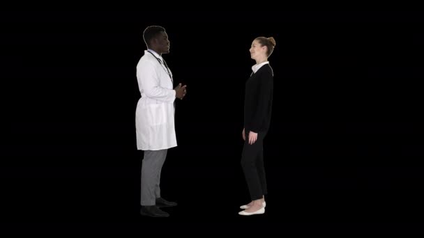 Lekarz prowadzący znajomość z pacjentem, kanał Alfa — Wideo stockowe