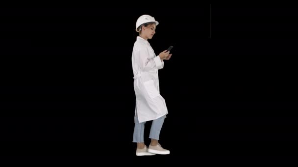 Female Scientist Using Smartphone Walking, Alpha Channel — Stock Video