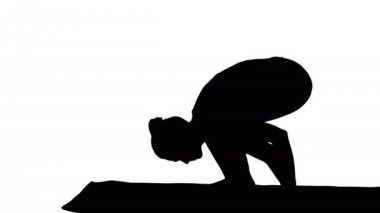 Güzel genç siluet spor giyim amut, Firefly duruş, Tittibhasana varyasyon yapıyor giyen kadın uygun.