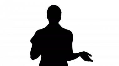 Siluet Güzel öğretmen elinde defterlerle kameraya bir şey anlatıyor..