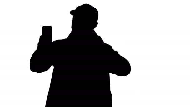 Silhouette Giovane uomo adulto bello prendendo selfie. — Video Stock