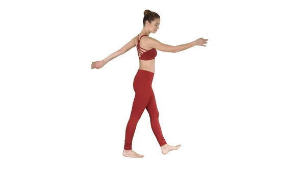 A loira instrutora de ioga andando e acenando com as mãos no fundo branco . — Fotografia de Stock