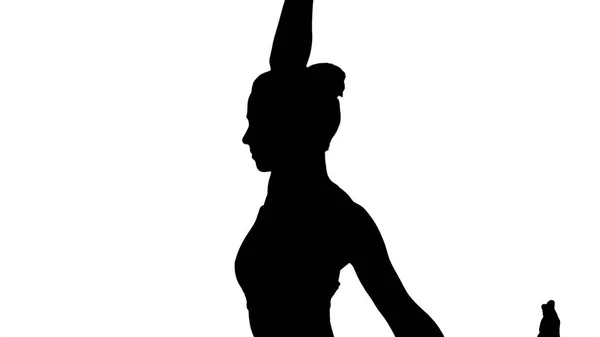 Silhouette Jeune femme séduisante sportive pratiquant le yoga. — Photo