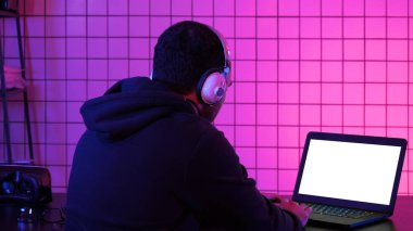 Profesyonel eSport Oyuncu Oyunları. Beyaz Görünüm.