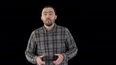 Sıradan yürüyen ve kameraya konuşan adam, Alfa Kanalı.