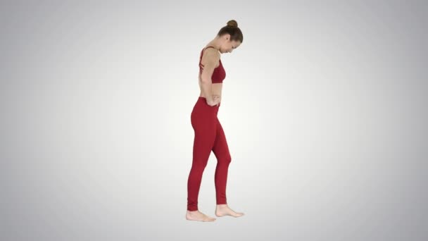 Beautiful young woman stretching her neck walking on gradient background. — Stock Video