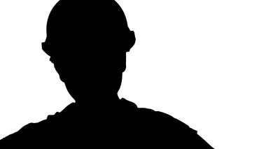 Siluet Gururlu genç bayan işçi kolları kalçasında.