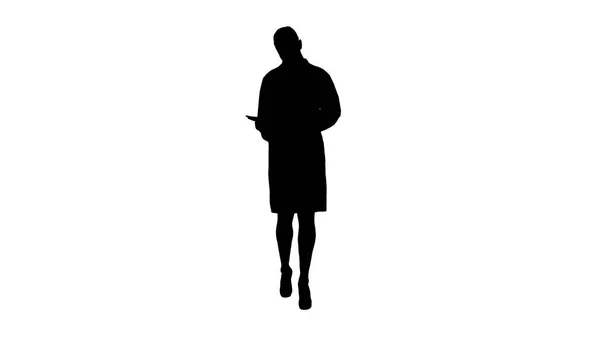 Silhouette Young doctor woman reading documentation while walking. — Stock Photo, Image