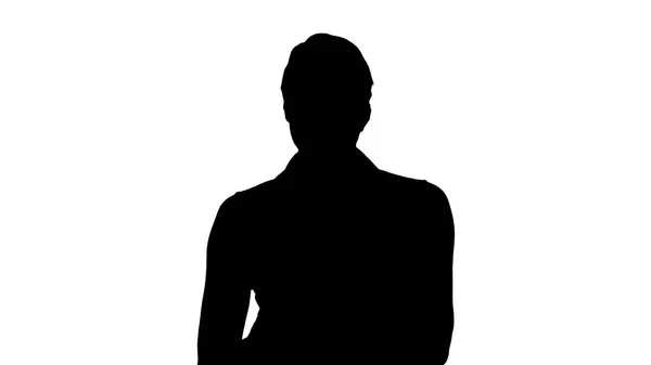 Silhouette Retrato de una empresaria madura profesional ejecutiva sosteniendo la tableta y hablando con la cámara . — Foto de Stock