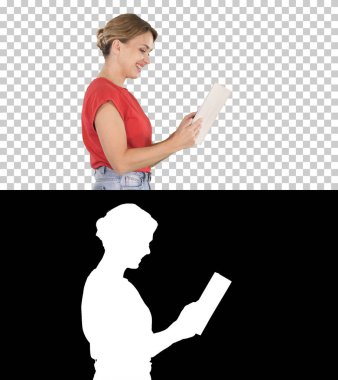 Kadın casual giyim alfa kanal dijital tablet yürüme, kullanma