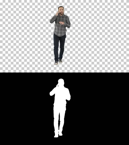 걸어다니는 남자가 전화로 웃으며 웃고 있어, 알파 채널 — 스톡 사진