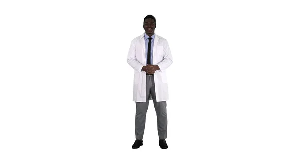 Comprimento Total Médico Afro Americano Falar Com Câmara Fundo Branco — Fotografia de Stock