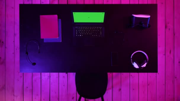 Gamer workspace concept with gamers laptop screen seen. Green Screen Mock-up Display. — Stock Video