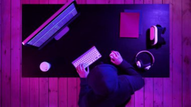 Tehlikeli Başlıklı Hacker Hükümet Veri Sunucularına sızdı ve sistemlerine bir virüs bulaştırdı.