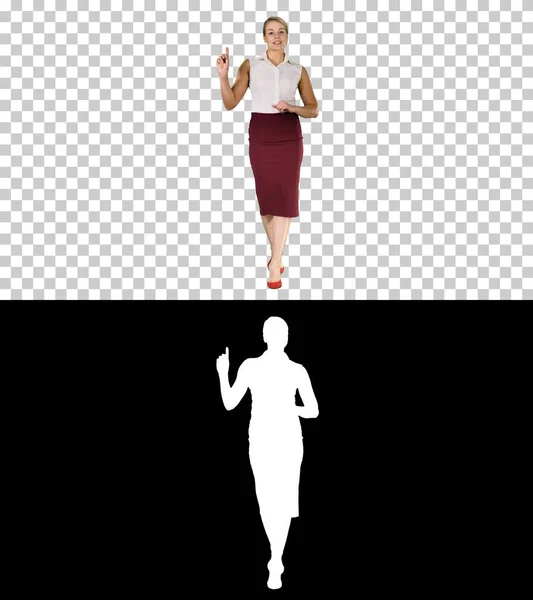 Joven alegre hermosa mujer en ropa formal caminando, hablando con la cámara y apuntando hacia el lado, Alpha Channel — Foto de Stock