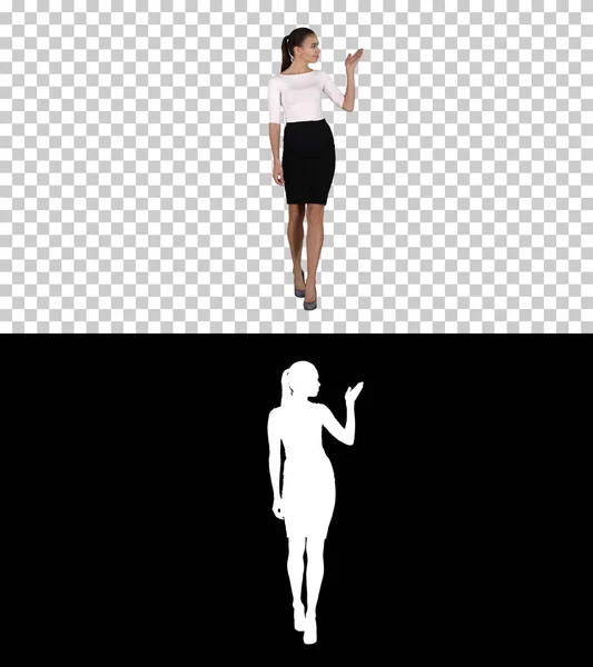 Mulher mostrando e apresentando espaço de cópia em vestido de negócios, Alpha Channel — Fotografia de Stock