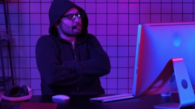 Akışı izleyen oyuncu ya da flamalı. Sonunda hayal kırıklığına uğradım..