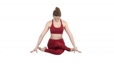 Nadi shodhana pranayama veya Breathingin gomukhasana asana veya inek baş poz beyaz arka plan üzerinde pratik yoga-kız.