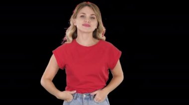 Kot pantolon ve t-shirt, Alfa kanal yürüyen kadın