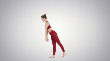 Tuladandasana veya sopa poz Dengeleme degrade arka plan üzerinde güzel yogi kadın tarafından yapılan bir gelişmiş yoga duruş olduğunu.