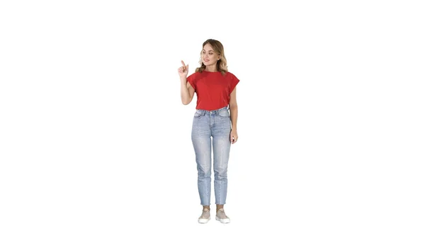 캐 쥬얼 매력적인 여자 발표자 puching 가상 버튼 흰색 배경에 가상 화면에. — 스톡 사진