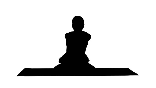 Silhouet Sportieve mooie jonge man die yoga beoefent, zittend met gekruiste benen in Adho Mukha Padmasana, voorover buigend in variatie op Lotus Pose. — Stockfoto