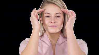 Genç Kafkasyalı Sarışın Kadın Kamera Preening, Alfa Kanalı