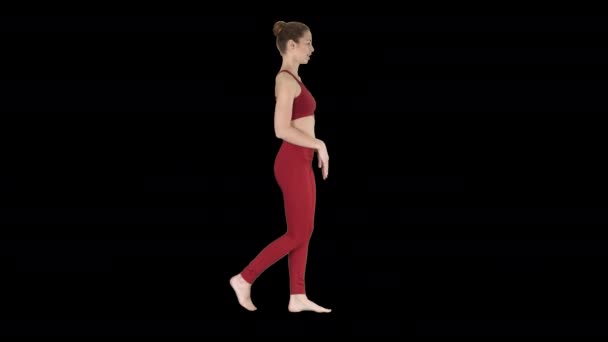 Mujer joven practicando ejercicio respiratorio y caminando, Alpha Channel — Vídeo de stock