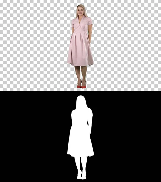 Όμορφη κυρία σε ροζ φόρεμα preen, Alpha Channel — Φωτογραφία Αρχείου