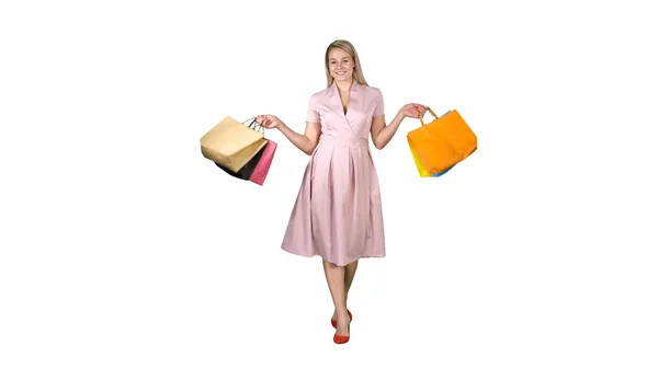 Shopping-Frau hält Einkäufe zu Fuß in die Kamera auf weißem Hintergrund. — Stockfoto