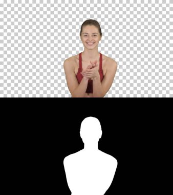 Güzel genç kadın alkışlıyor ve gülümsüyor, Alpha Channel.