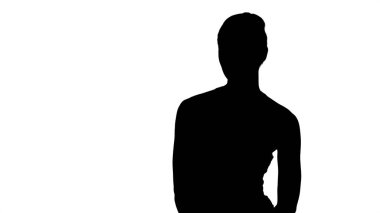 Siluet güzel kız birine onunla konuşmayı dinleyen spor giyim.