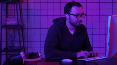 Bilgisayar korsanlığı..