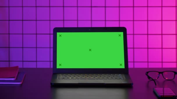 Screen of gamers laptop. Green Screen Mock-up Display. — Stock Video