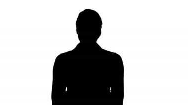 Siluet genç gülümseyen iş kadını ile sayfaları çevirme ve kameraya bakarak tablet bilgisayar.