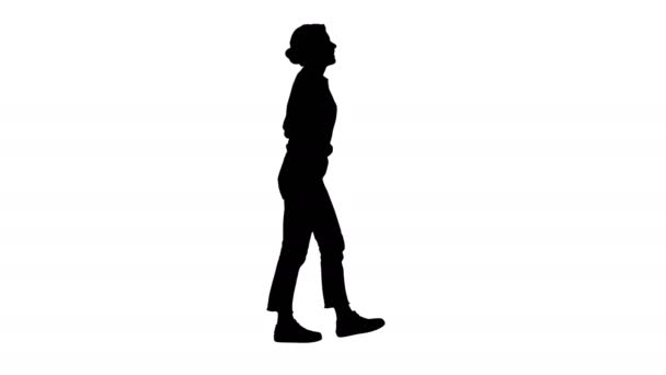 Silhouette Fit chica sosteniendo sus manos en los bolsillos de jeans blancos caminando . — Vídeo de stock