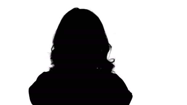 Silhouette erregte Frau mit einer Idee. — Stockvideo