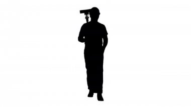 Silhouette Man temizlik MOP yürüyüş ve kamera gülümseyen.