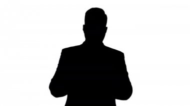 Silhouette yakışıklı işadamı onun Smartphone ile oynuyor ve kaybetme.