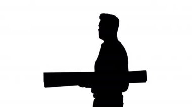 Döşeme ile Silhouette esmer adam Oluşturucu bir şey inşa etmeye hazırdır.