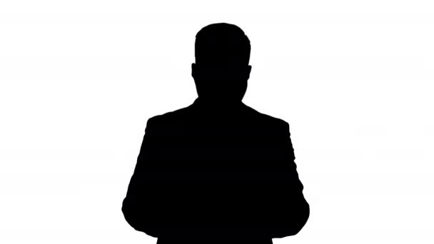 Silhouette Шокований бізнесмен дивиться щось на цифровому планшеті . — стокове відео