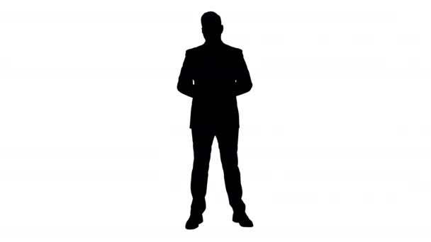 Silhouette lächelnder Geschäftsmann zeigt auf etwas und redet. — Stockvideo