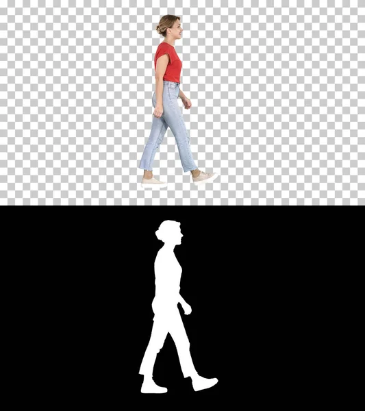 Nő piros pólóban, farmer és tornacipő séta, Alpha Channel — Stock Fotó